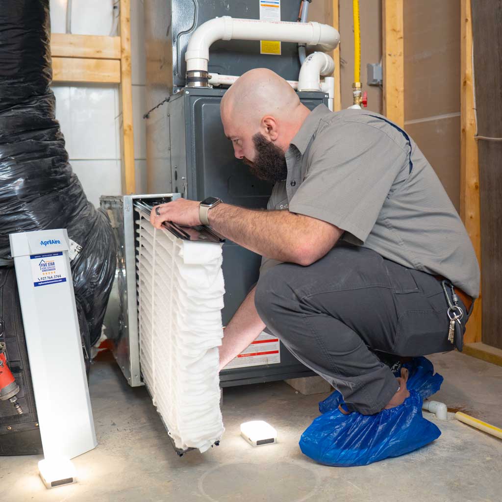 tech replacing air filter