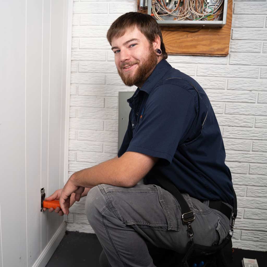 tech checking outlet